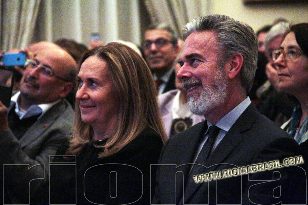 Il nuovo Ambasciatore verdeoro Antonio Patriota con la moglie ascoltan Thaís Gulin dalla prima fila